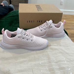 Brand new NOBULL mesh runners size 6 light pink